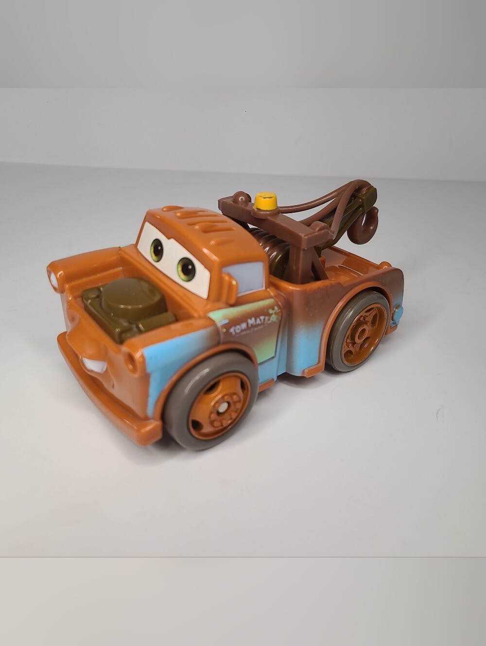 Disney Pixar Cars Tow Mater Shake N Go 2005 Talking Sounds Rolling Action Works